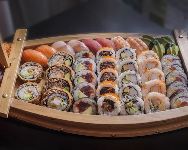 Gran barca sushi e sashimi