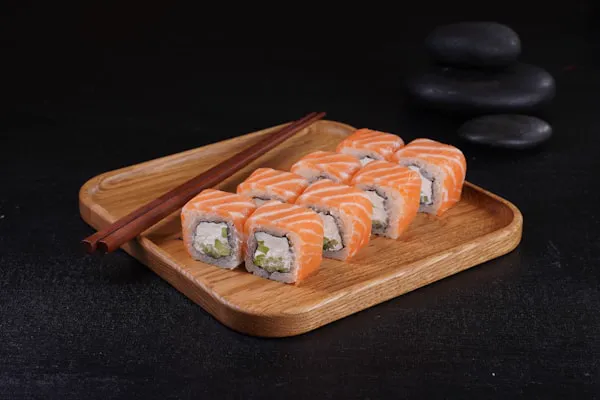 Salmon philadelphia roll